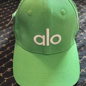 ALO YOGA OFF-DUTY CAP BRAND NEW